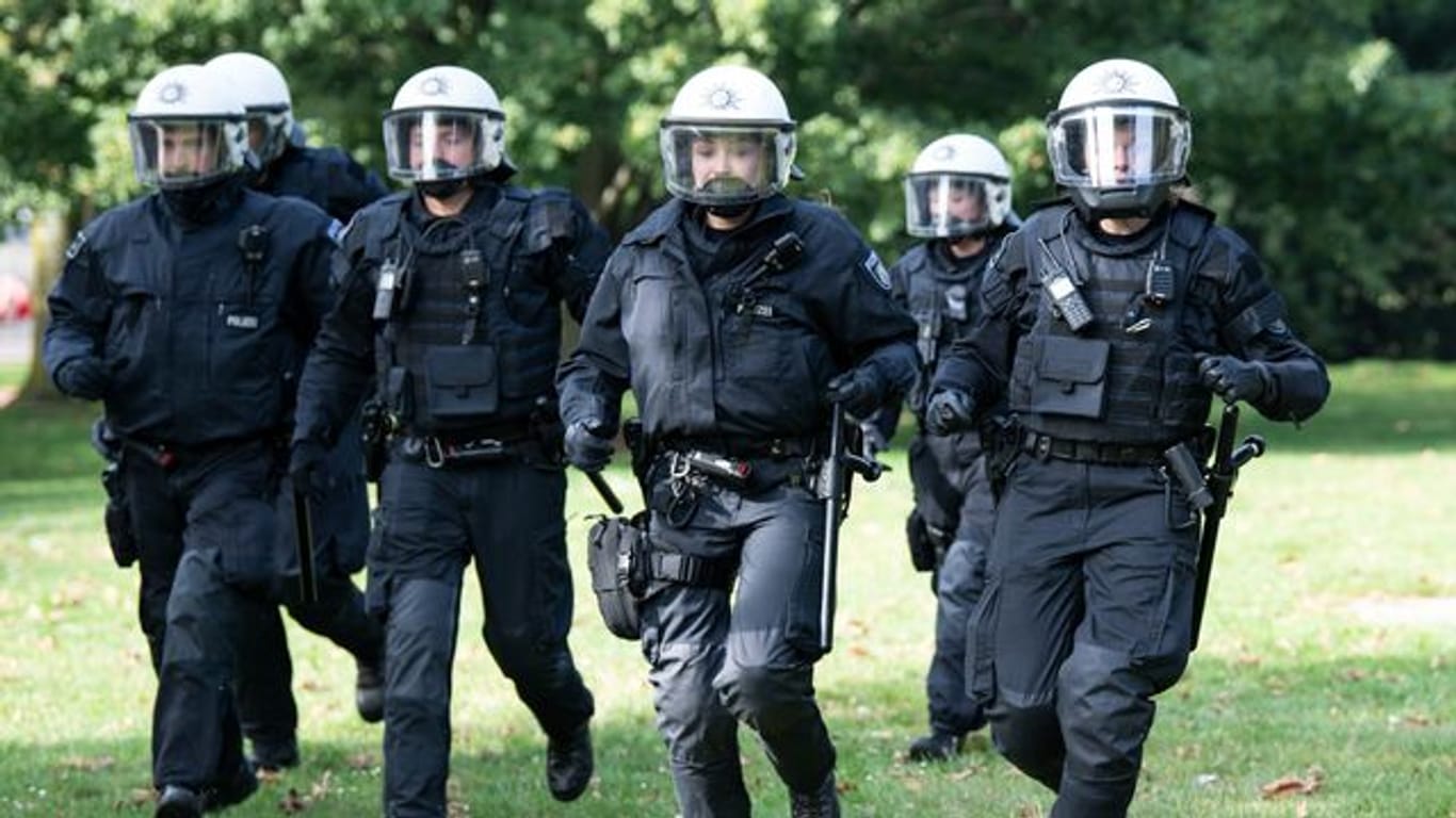 Neue Körperschutzausstattung der Bereitschaftspolizei