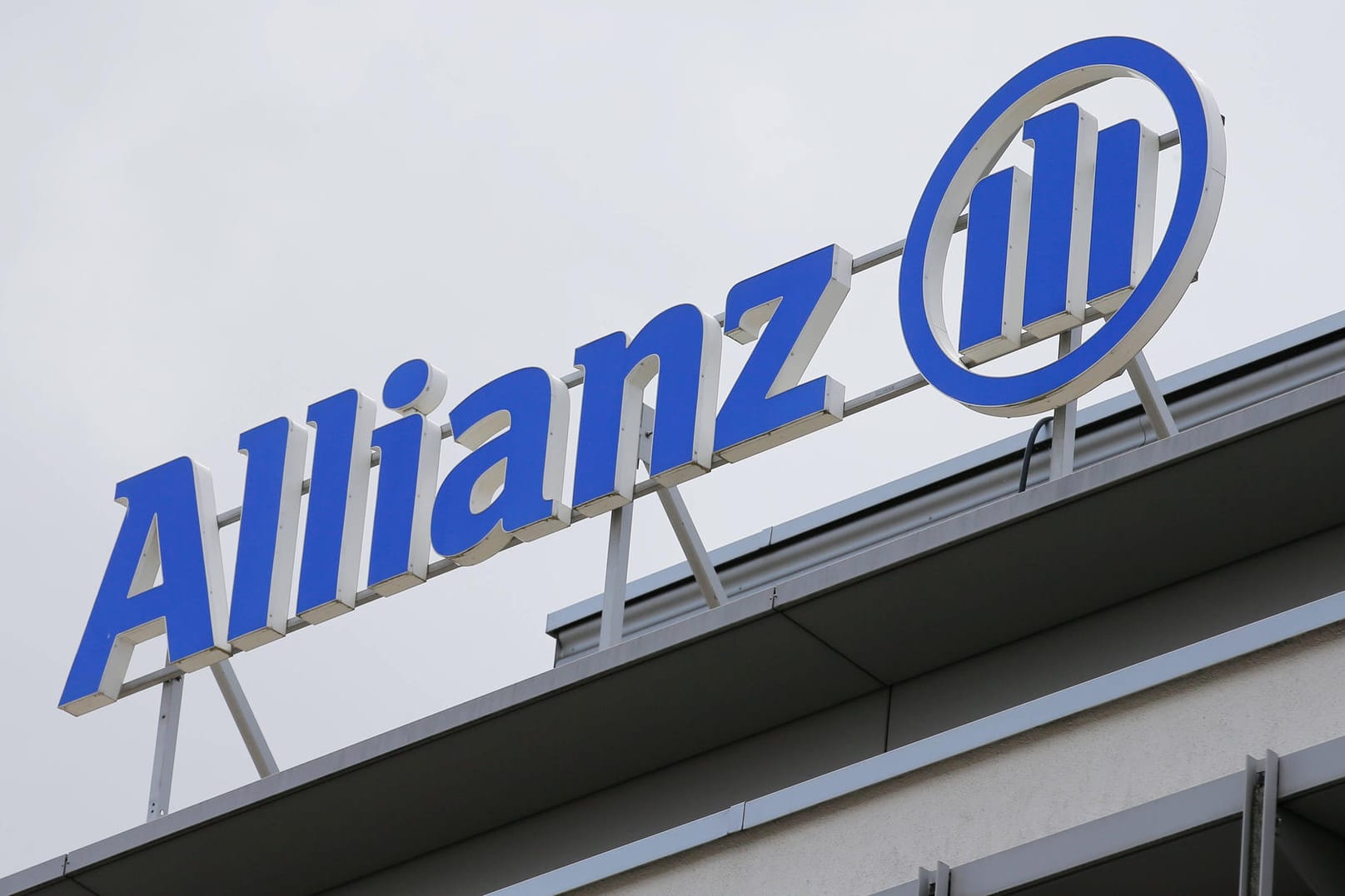 Logo der Allianz Versicherungen (Symbolfoto): Die Bafin ermittelt gegen das Unternehmen.