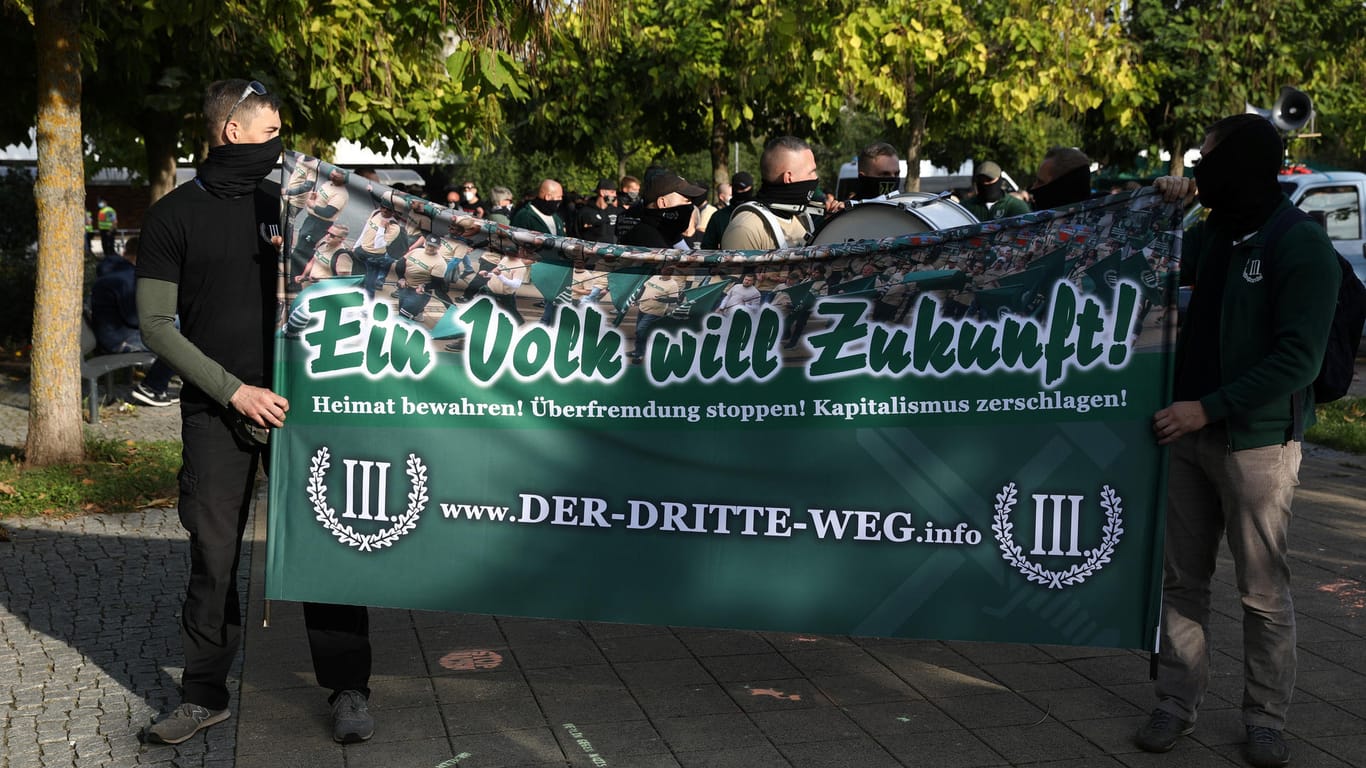 Protestaktion der Partei in Berlin: Die Partei will in Deutschland wieder einen Nationalsozialismus aufbauen.