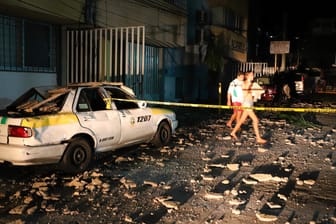 Trümmer auf den Straßen: Das Erdbeben hat mindestens ein Menschenleben gefordert.