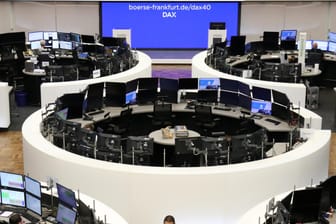 Der Frankfurter Börsensaal am Dienstagabend: Der Dax bewegt sich abwärts.