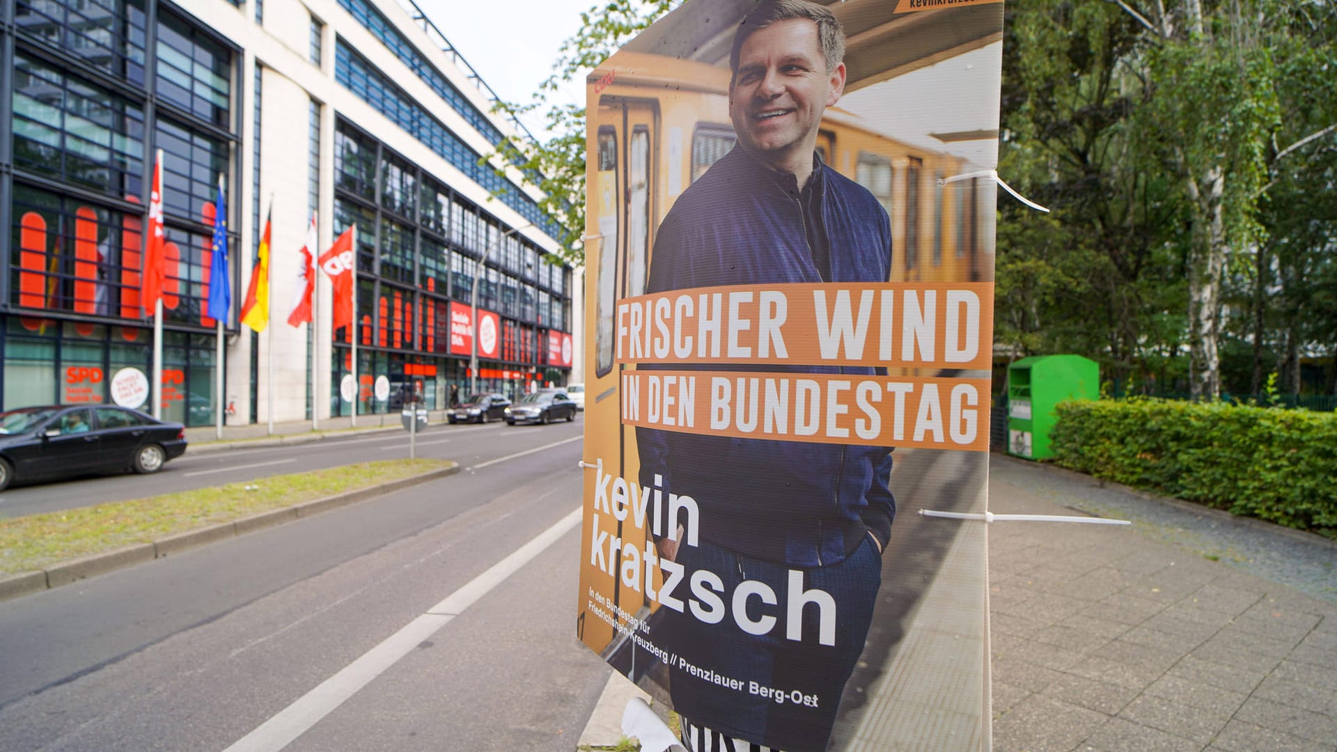 Wahlplakat mit Kevin Kratzsch: In Friedrichshain-Kreuzberg hat es der CDU-Kandidat schwer.