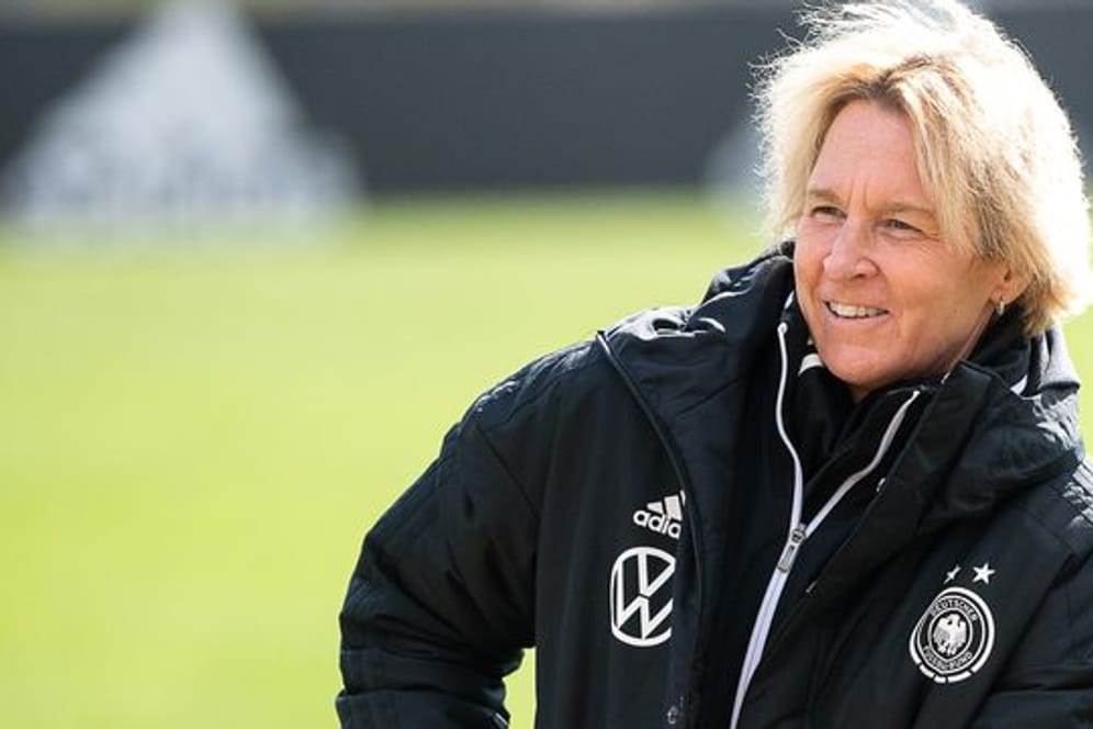 Bundestrainerin Martina Voss-Tecklenburg will sich mit Hansi Flick austauschen.