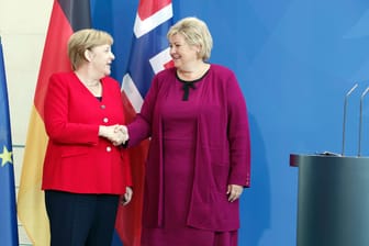 Angela Merkel und Erna Solberg: 2019 trafen sich die beiden Politikerinnen.