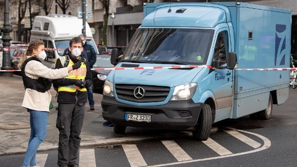 Der Geldtransporter (Archivbild): In orangefarbener Müllmann-Kleidung überfielen die Täter die Mitarbeiter einer Sicherheitsfirma.