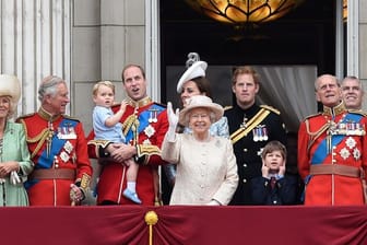 Mitglieder der britischen Königsfamilie im Jahr 2015.
