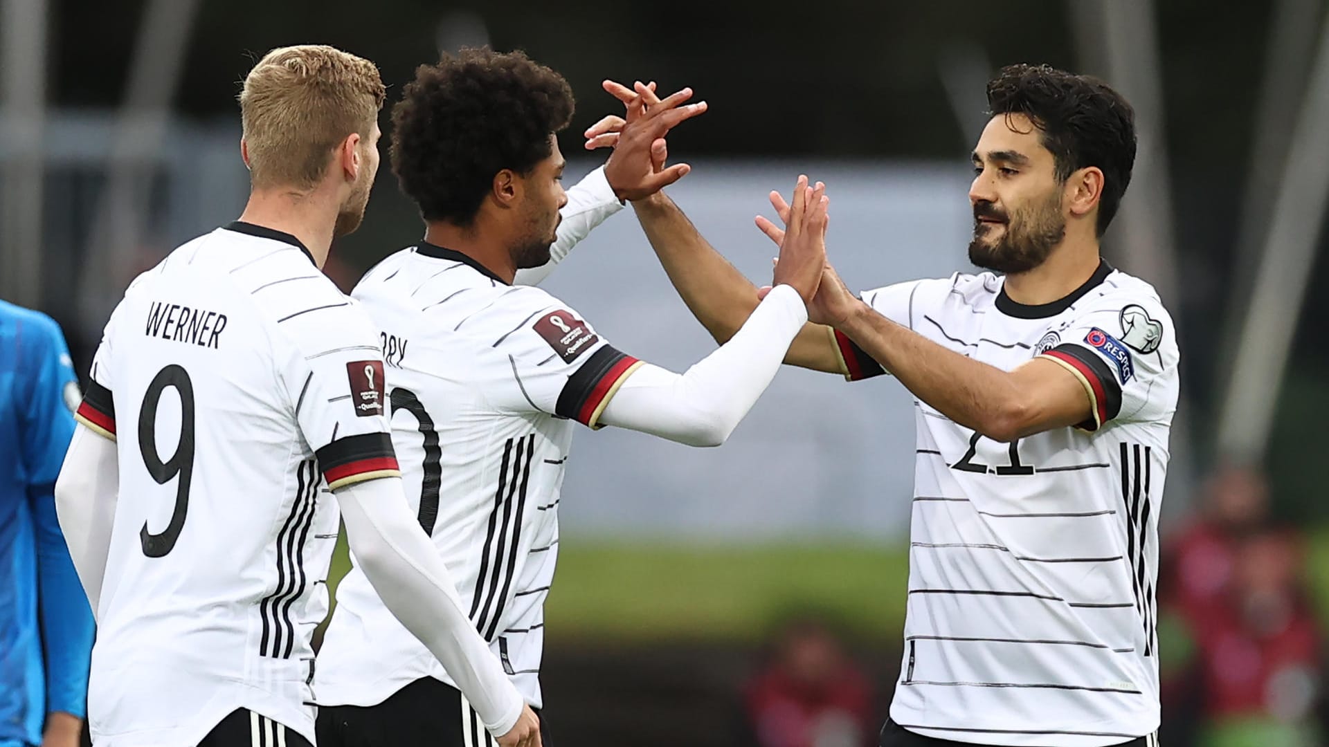 Die deutsche Fußball-Nationalmannschaft ist in der WM-Qualifikation auf Kurs. In Reykjavik gewann das Team von Neu-Bundestrainer Hansi Flick mit 4:0 gegen Island und holte damit den dritten Sieg in Serie. Dabei bestachen besonders Mittelfeldzentrale und Angriff – nur Timo Werner gab Rätsel auf. Die t-online-Einzelkritik.