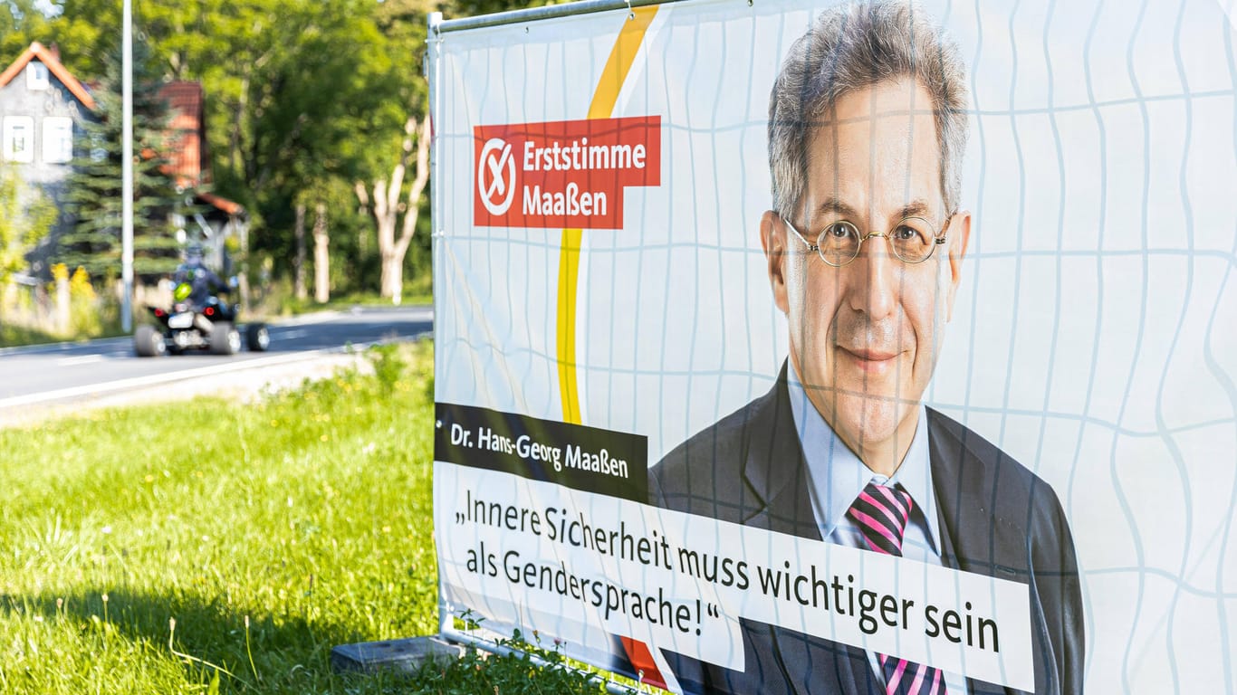 Ein Wahlplakat von Hans-Georg Maaßen: Die Kandidatur des CDU-Politikers in einem Wahlkreis in Thüringen ist in der Partei umstritten.