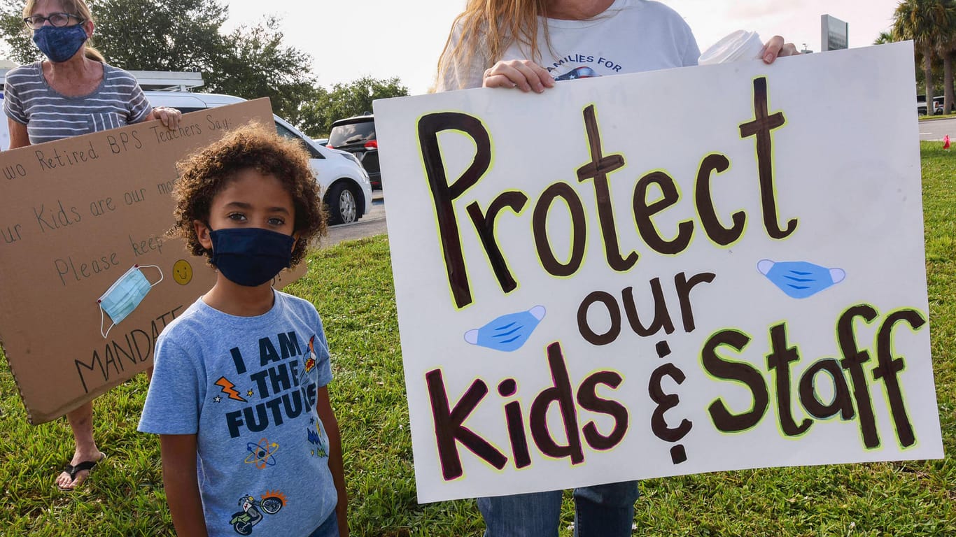 Befürworter einer Maskenpflicht an Schulen in Florida