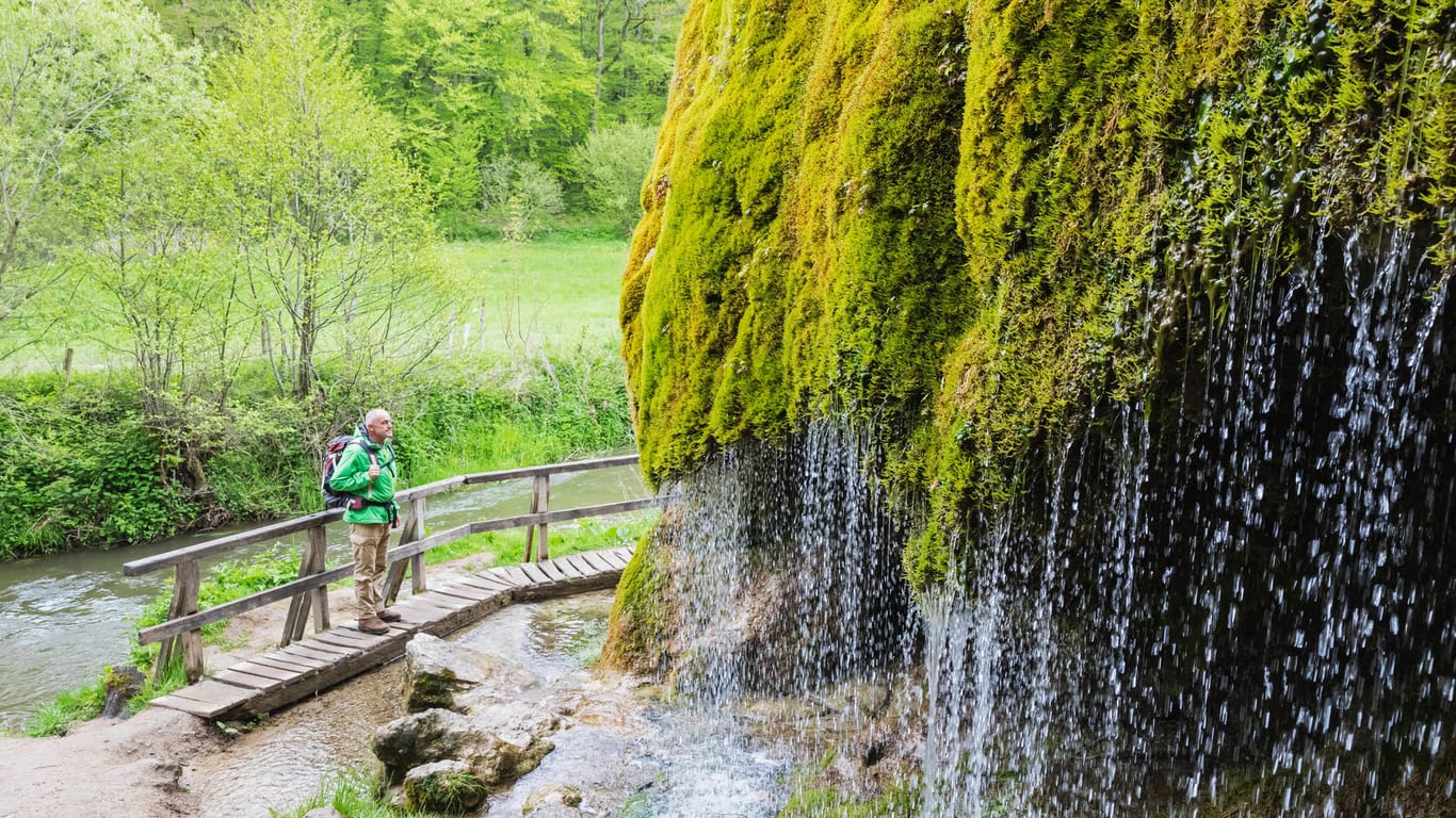 Eifel: Bei Dreimühlen können Wanderer einen Wasserfall entdecken.