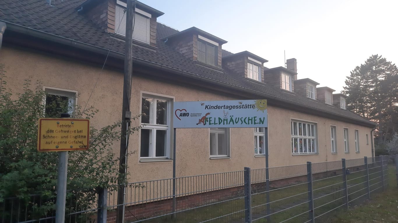 Die AWO betreibt die Kindertagesstätte "Feldhäuschen" in Spandau: Die Leiterin ist derzeit nicht im Dienst.