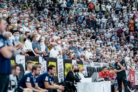 Handball vor 9000 Zuschauern
