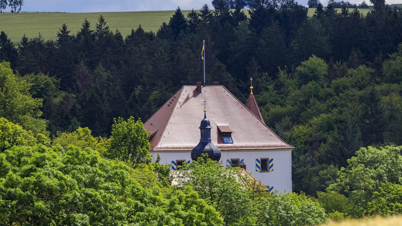 Frankenwald: Neben viel Natur gibt es im Frankenwald auch das Schloss Neuguttenberg zu entdecken.