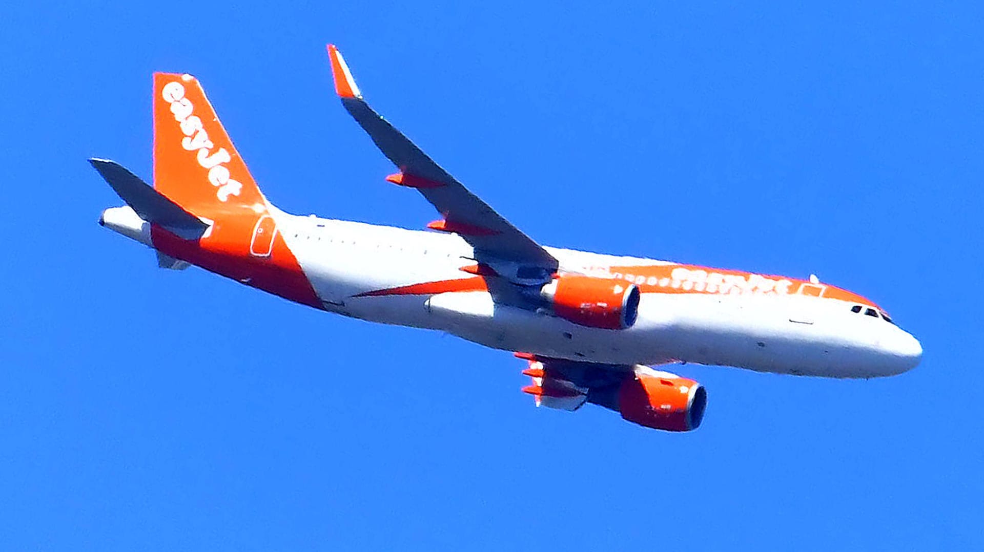 Ein Easyjet-Flugzeug (Symbolbild): Die Aktie der Airline ist nach einem abgelehnten Übernahmeangebot eingebrochen.