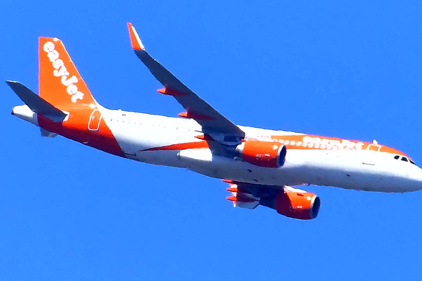 Ein Easyjet-Flugzeug (Symbolbild): Die Aktie der Airline ist nach einem abgelehnten Übernahmeangebot eingebrochen.