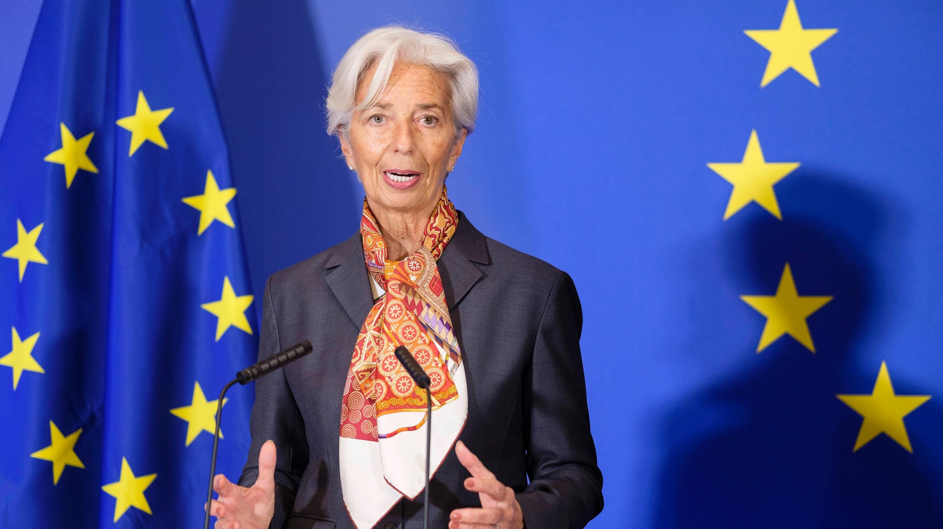 EZB-Chefin Christine Lagarde bei Feierlichkeiten der EU in Brüssel (Archivbild): In einer Pressekonferenz am Donnerstag äußerte sie sich zu den Krisenanleihe-Käufen der Europäischen Zentralbank.