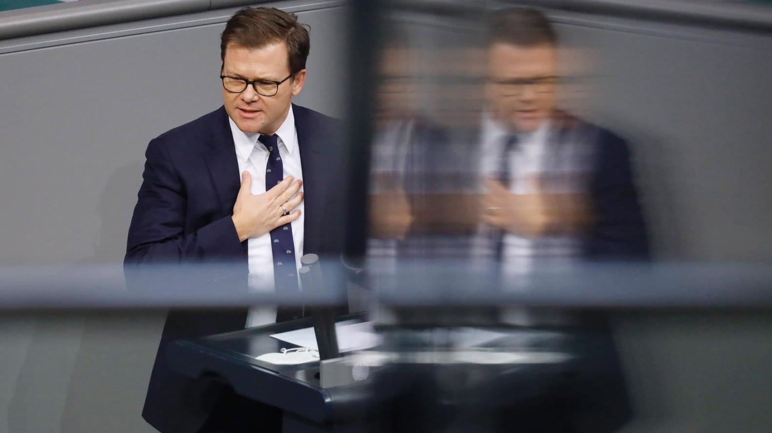 Carsten Schneider im Bundestag: Der SPD-Politiker kritisiert Paul Ziemiak scharf. Carsten Schneider im Bundestag: Der SPD-Politiker kritisiert Paul Ziemiak scharf.