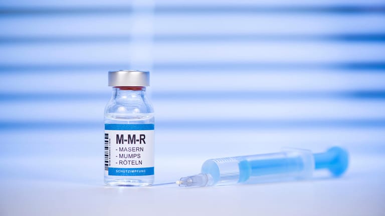 MMR-Impfstoff: Eine Impfung schützt zuverlässig vor Masern, Mumps und Röteln.