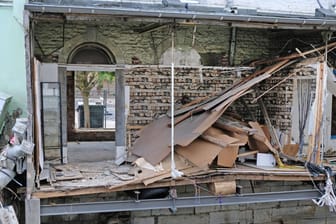 Vom Hochwasser weggerissene Fassade im nordrhein-westfälischen Stolberg: Ein Untersuchungsausschuss soll die Flutkatastrophe aufarbeiten.
