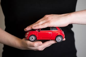 Rundum gut geschützt: Während die Kfz-Haftpflicht für alle Autohalter obligatorisch ist, sind Teil- und Vollkaskoversicherung freiwillig.