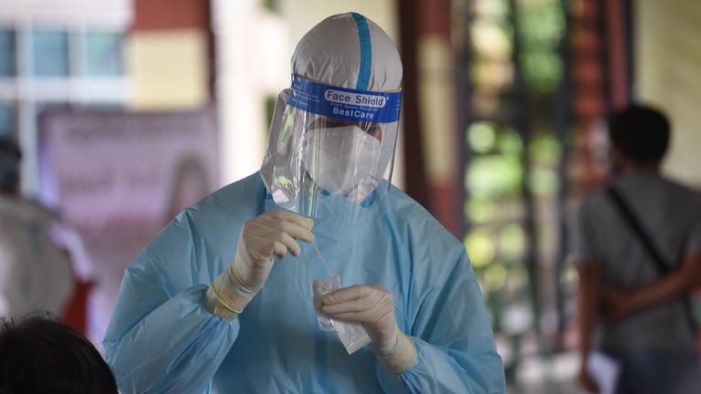 Thailand: Forscher testen ein Verfahren, mit dem man das Coronavirus auch im Schweiß nachweisen kann.