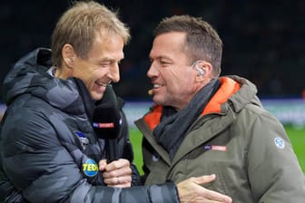 Jürgen Klinsmann (l.) und Lothar Matthäus: Die beiden Weltmeister von 1990 trafen sich mit Fifa-Direktor Arsène Wenger zu zweitägigen Beratungen in Katar.