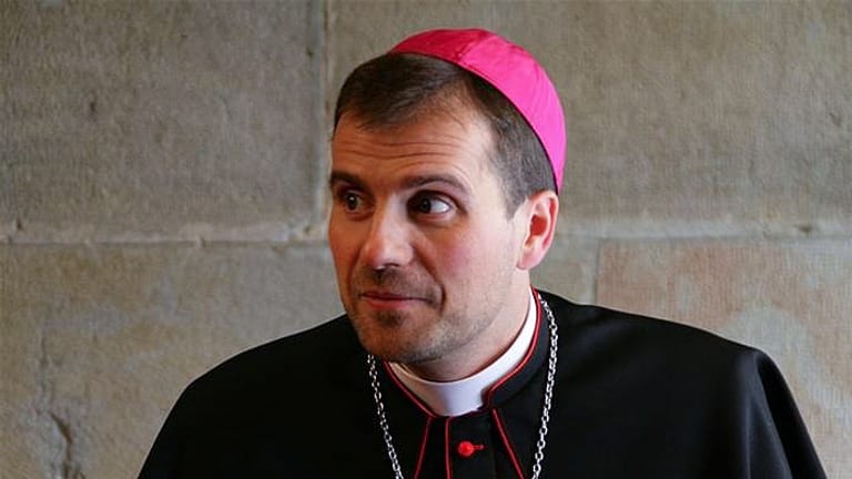 Xavier Novell, Bischof von Solsona: Der Priester soll sein Amt aufgegeben haben, weil er sich in eine Erotik-Autorin verliebt haben soll.