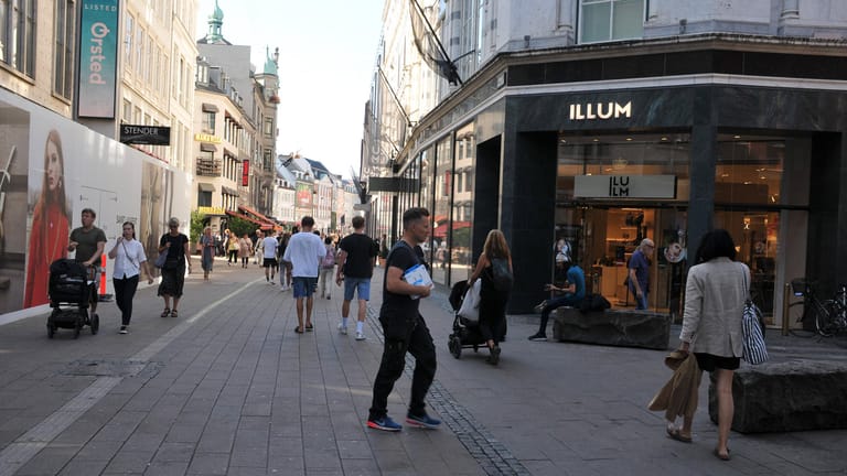 Einkaufsstraße in Kopenhagen: Die Corona-Einschränkungen sind in Dänemark aufgehoben worden.