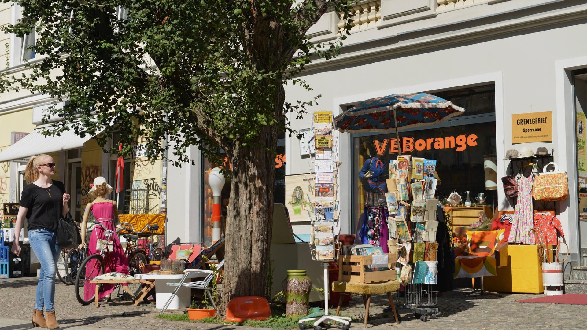 VEB Orange: Der Trödelladen in Prenzlauer Berg bietet echte DDR-Schätze an.