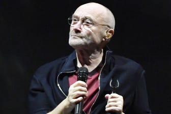 Phil Collins: Der Musiker kann bei Live-Auftritten nur noch im Sitzen performen.