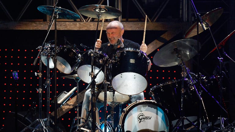 Phil Collins: Hier wirbelte er im Mai 2007 in Las Vegas noch voller Elan über die Bühne – und präsentierte am Schlagzeug seine Fertigkeiten.