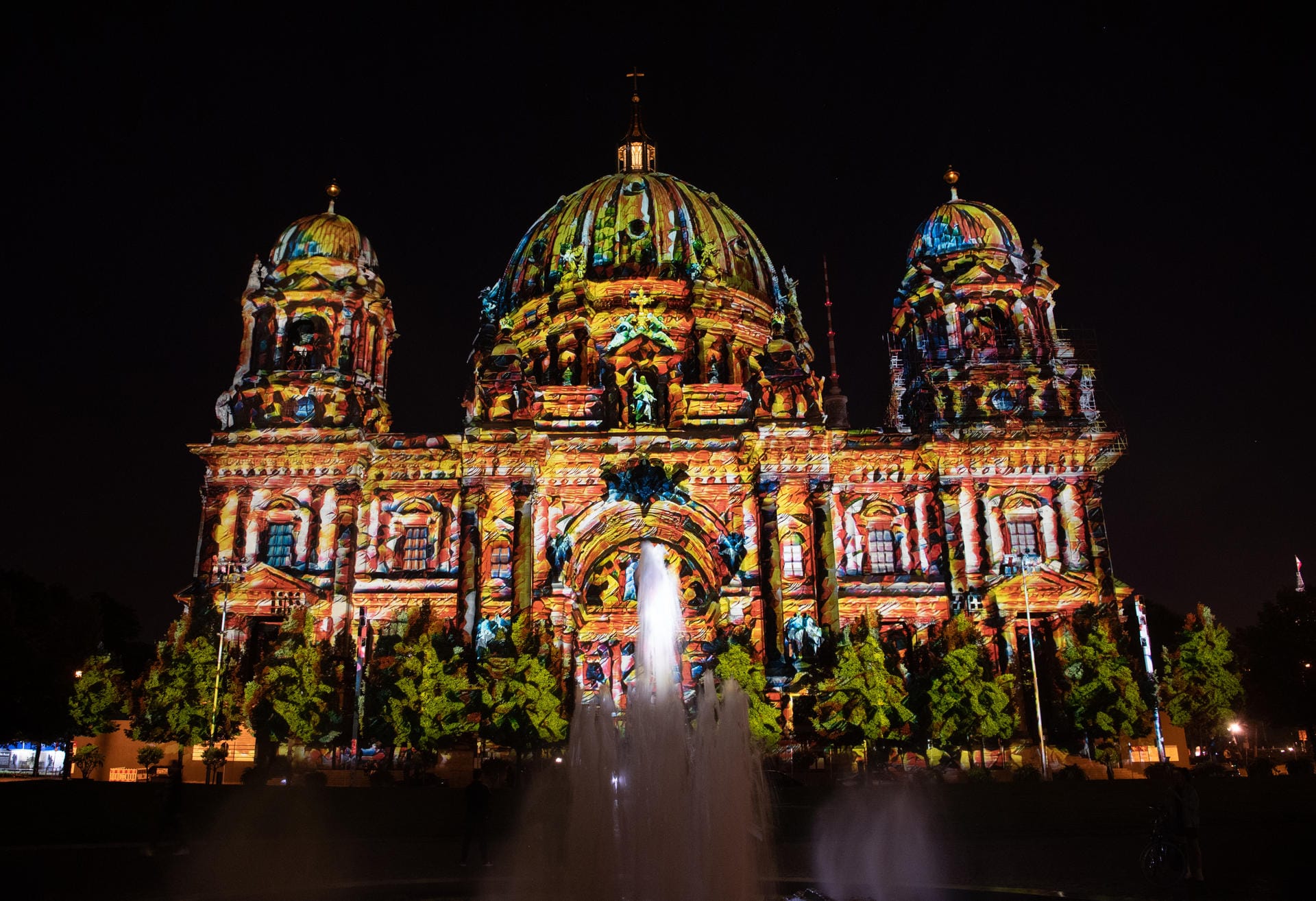 Der Berliner Dom hell erleuchtet: Dieses Jahr steht das Festivals unter dem Motto "Creating Tomorrow".