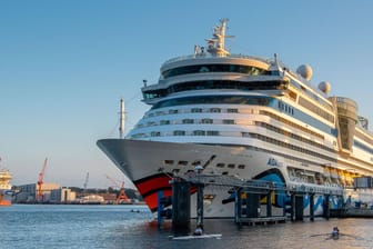 Aida-Kreuzfahrtschiff in Kiel: Die Branche nimmt wieder Fahrt auf.