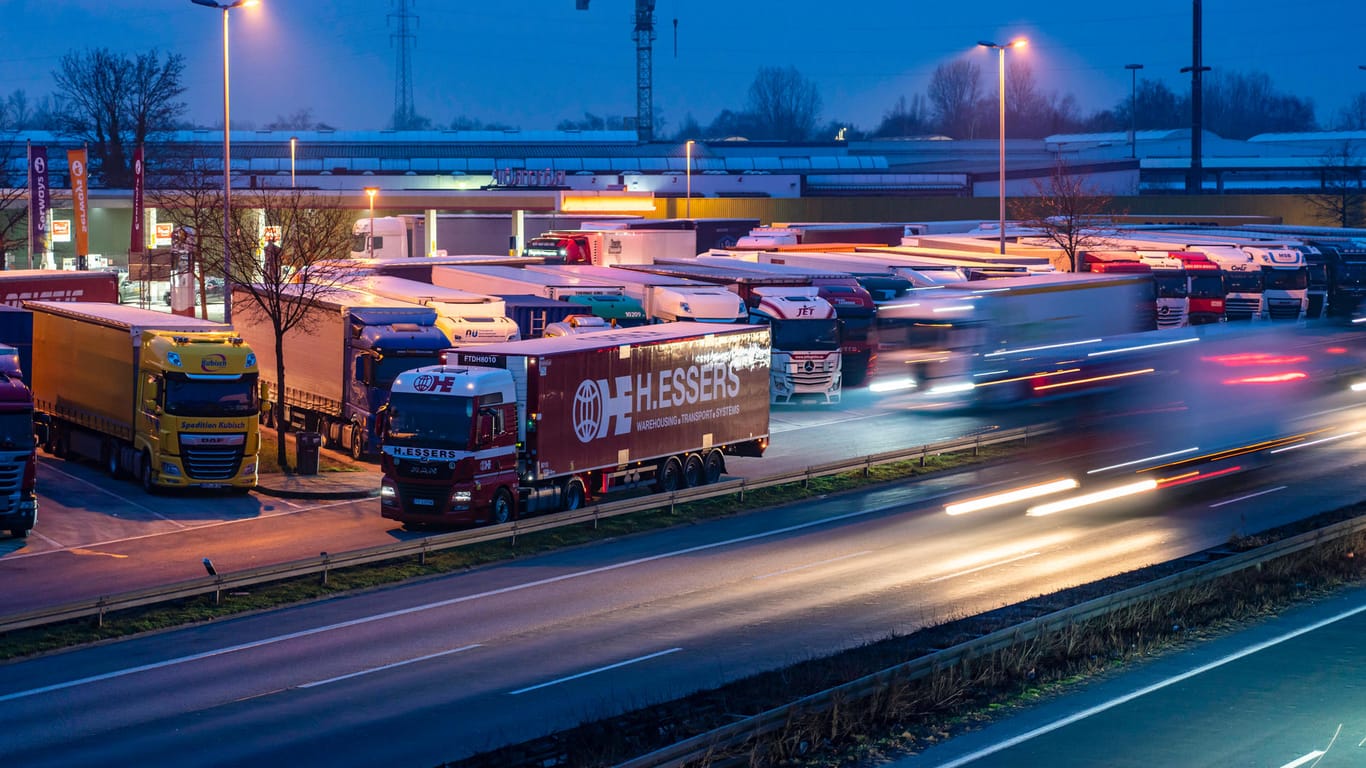 Die Autobahn A2 beim Rasthof Bottrop-Süd: Auf Deutschlands Straßen sind Millionen Lkw unterwegs.
