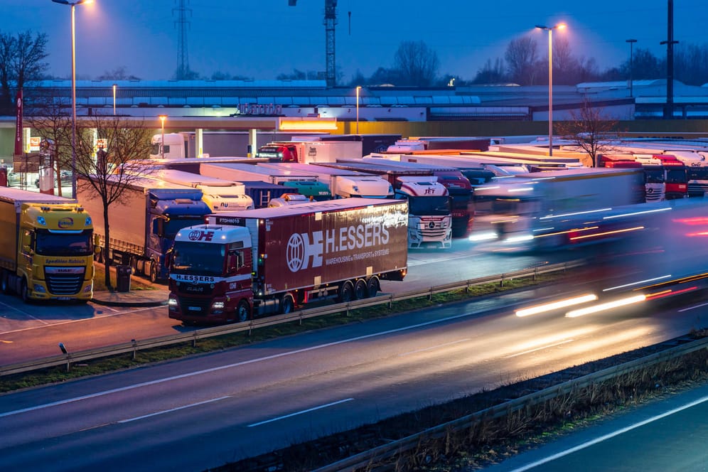 Die Autobahn A2 beim Rasthof Bottrop-Süd: Auf Deutschlands Straßen sind Millionen Lkw unterwegs.