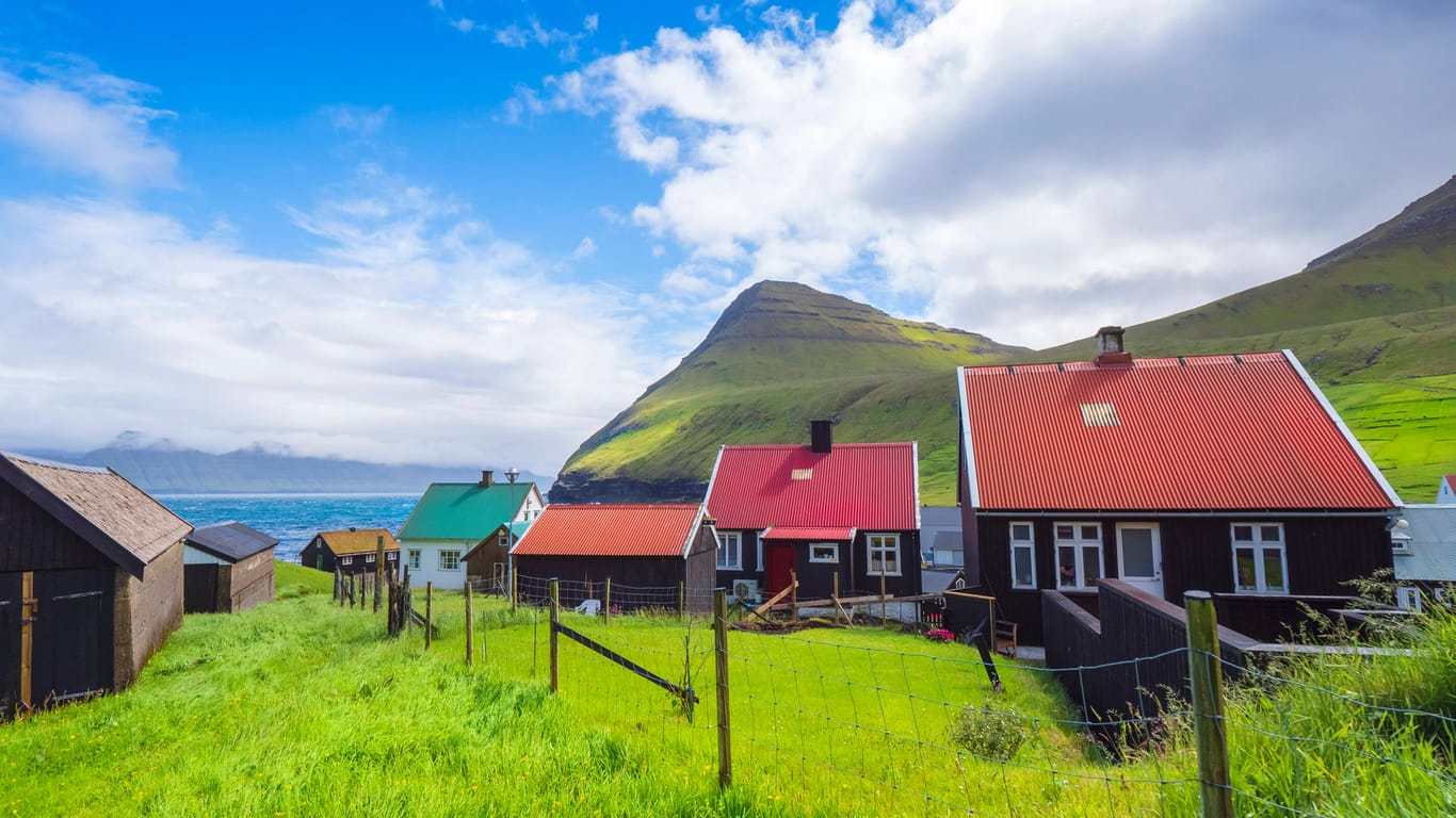 Färöer Inseln: Die Gruppe aus 18 vulkanischen Felseninseln liegt zwischen Schottland, Norwegen und Island.