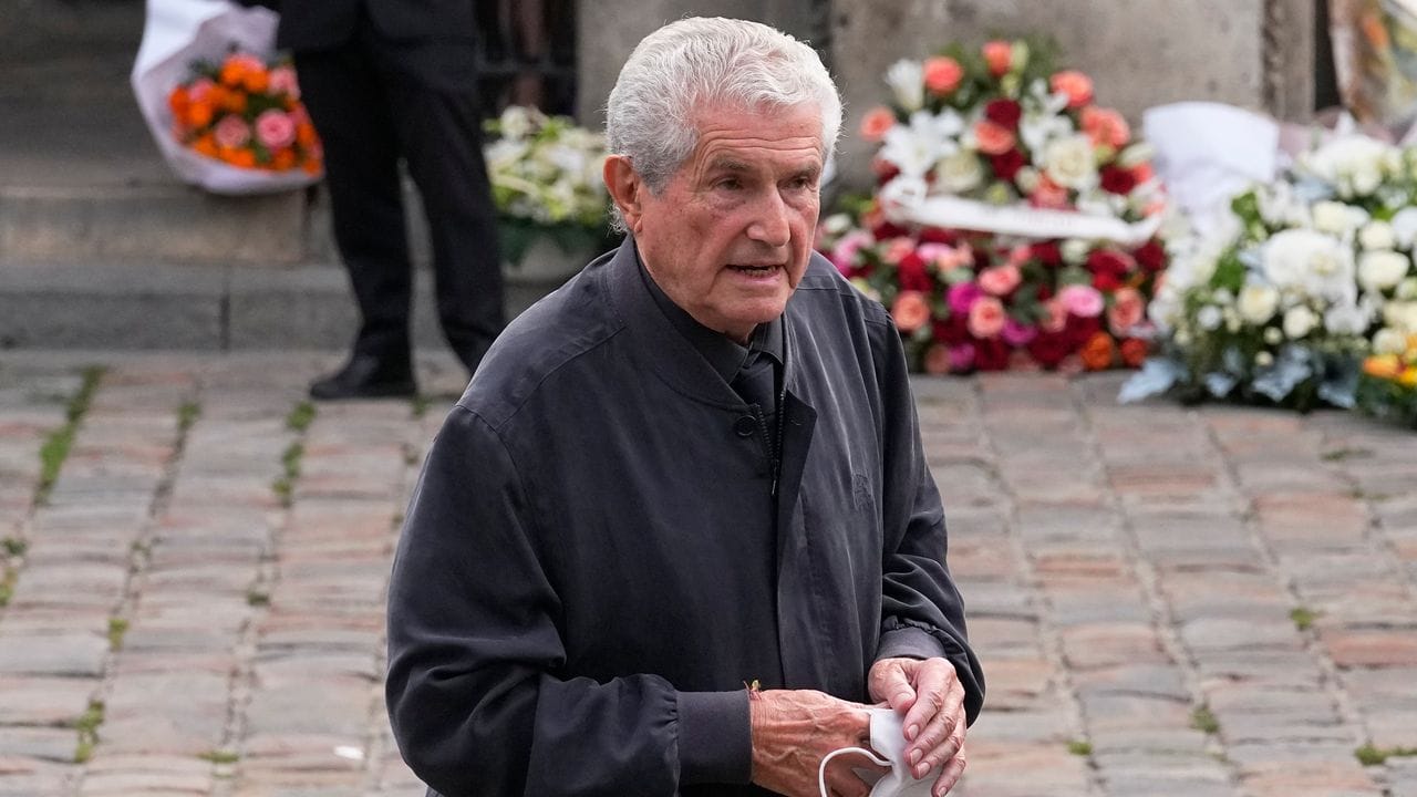 Claude Lelouch, Regisseur aus Frankreich, kommt zur Trauerfeier für den Schauspieler Jean-Paul Belmondo. Claude Lelouch, Regisseur aus Frankreich, kommt zur Trauerfeier für den Schauspieler Jean-Paul Belmondo.