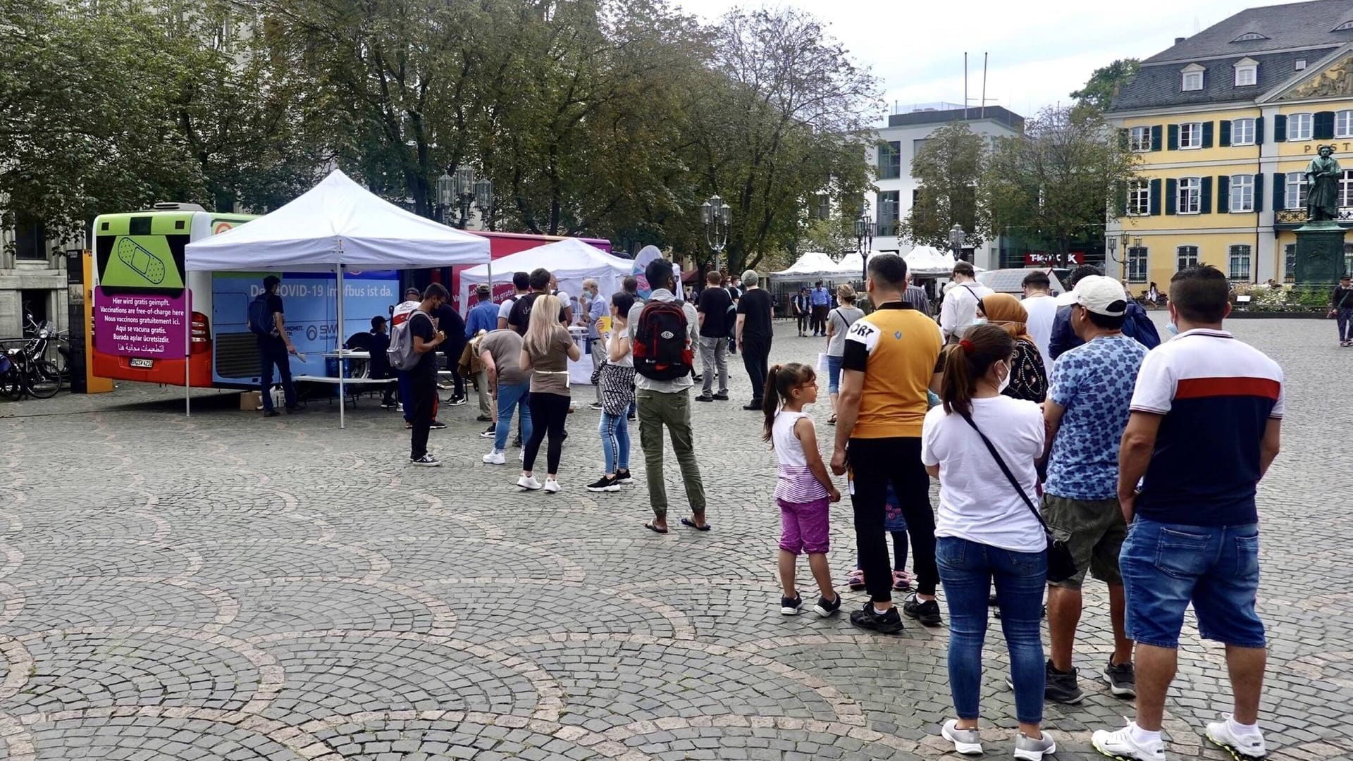 Mobiler Impfbus in Bonn: Wenn es nach SPD, CDU und FDP geht, sollen vor allem solche Angebote ausgeweitet werden.