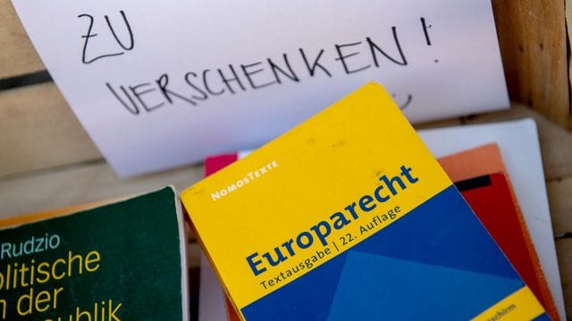 Na, wer braucht das Europarecht? Die gut gemeinte Zu-Verschenken-Kiste ist streng genommen eine illegale Entsorgung.