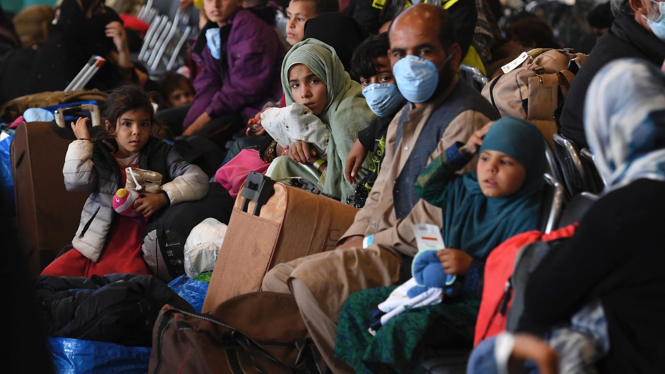 Afghanische Flüchtlinge in Ramstein: Die USA setzen Flüge in ihr Land vorerst aus.