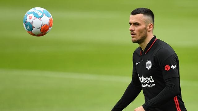 Nach einer Aussprache soll Filip Kostic in Frankfurt wieder an die guten Leistungen der Vergangenheit anknüpfen. Nach einer Aussprache soll Filip Kostic in Frankfurt wieder an die guten Leistungen der Vergangenheit anknüpfen.