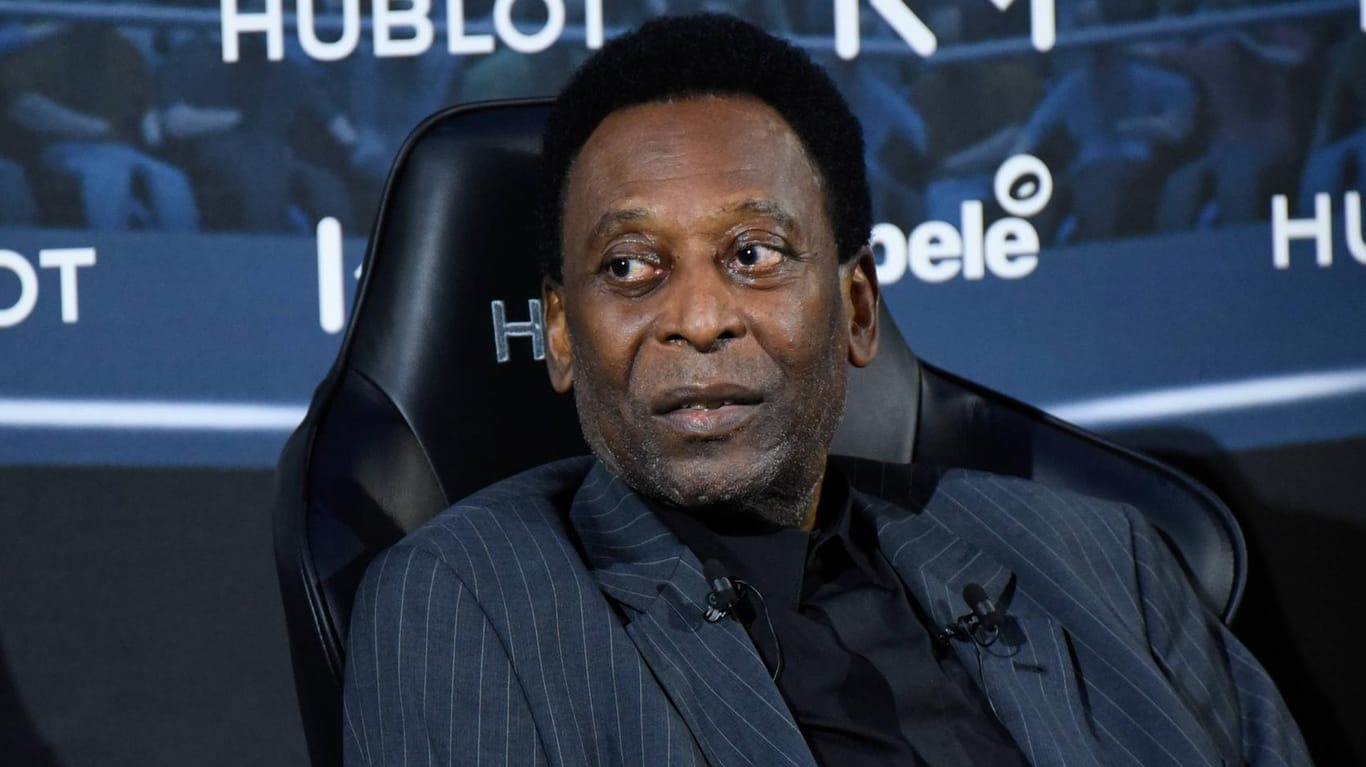 Pelé: Die Fußballlegende erholt sich aktuell von einer Darm-OP.