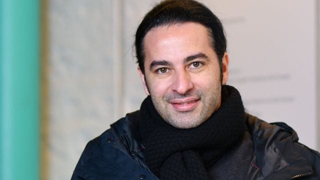 Comedian Bülent Ceylan hat als Jugendlicher seinem Vater eine Stange Geld geliehen.