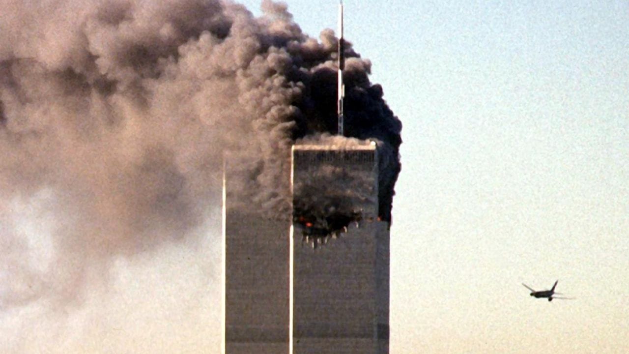 In den USA werden beim schlimmsten Anschlag in der Geschichte des Terrorismus fast 3000 Menschen getötet.