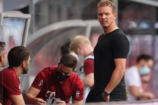 Bayerns Trainer Julian Nagelsmann wurde in Leipzig mit Pfiffen empfangen.