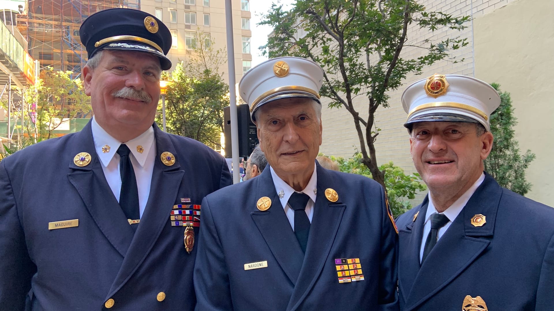 Chief Joseph Nardone (Mitte) war der Feuerwehrkommandeur am 11. September 2001