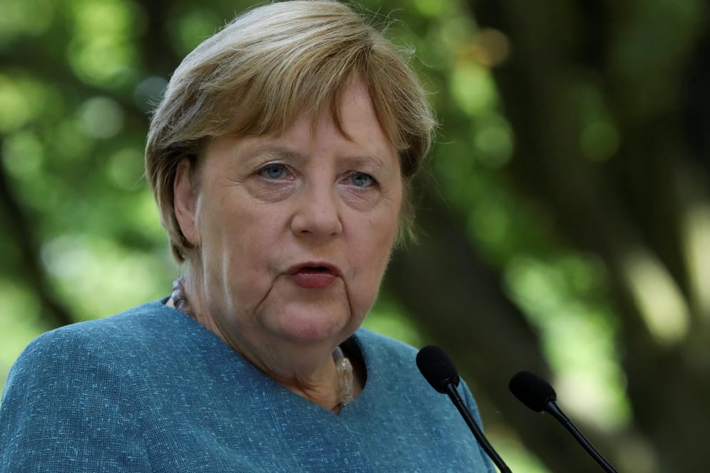 Angela Merkel in Warschau: Die Kanzlerin kritisiert die belarussische Regierung scharf.