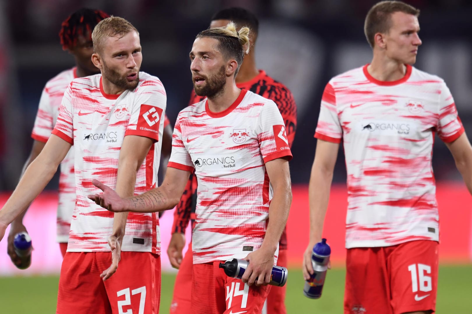 Enttäuscht nach der Partie: Leipzigs Laimer, Kampl und Klostermann (v. l.).