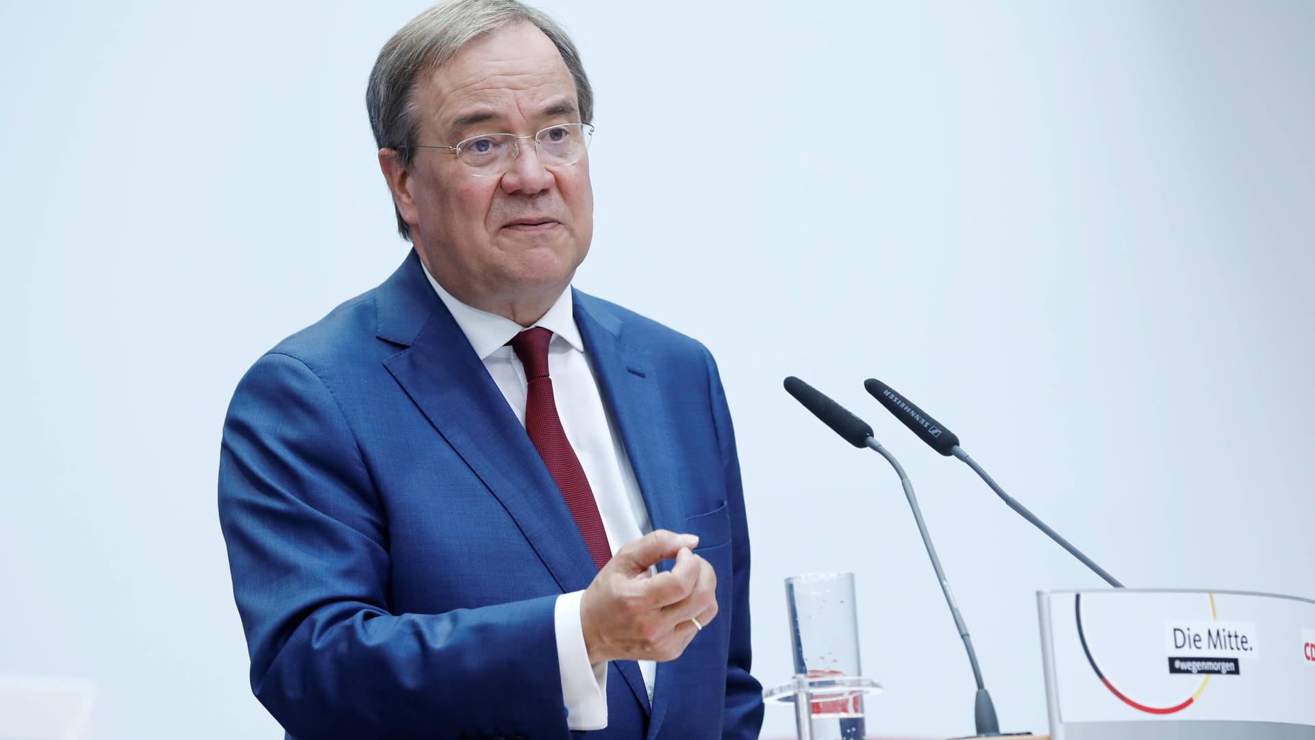 Armin Laschet bei der Vorstellung der CDU-Agenda (Archivbild). Der Unionskandidat beschuldigt seinen Kontrahenten, Ideen der CDU/CSU zu übernehmen. Armin Laschet bei der Vorstellung der CDU-Agenda (Archivbild). Der Unionskandidat beschuldigt seinen Kontrahenten, Ideen der CDU/CSU zu übernehmen.