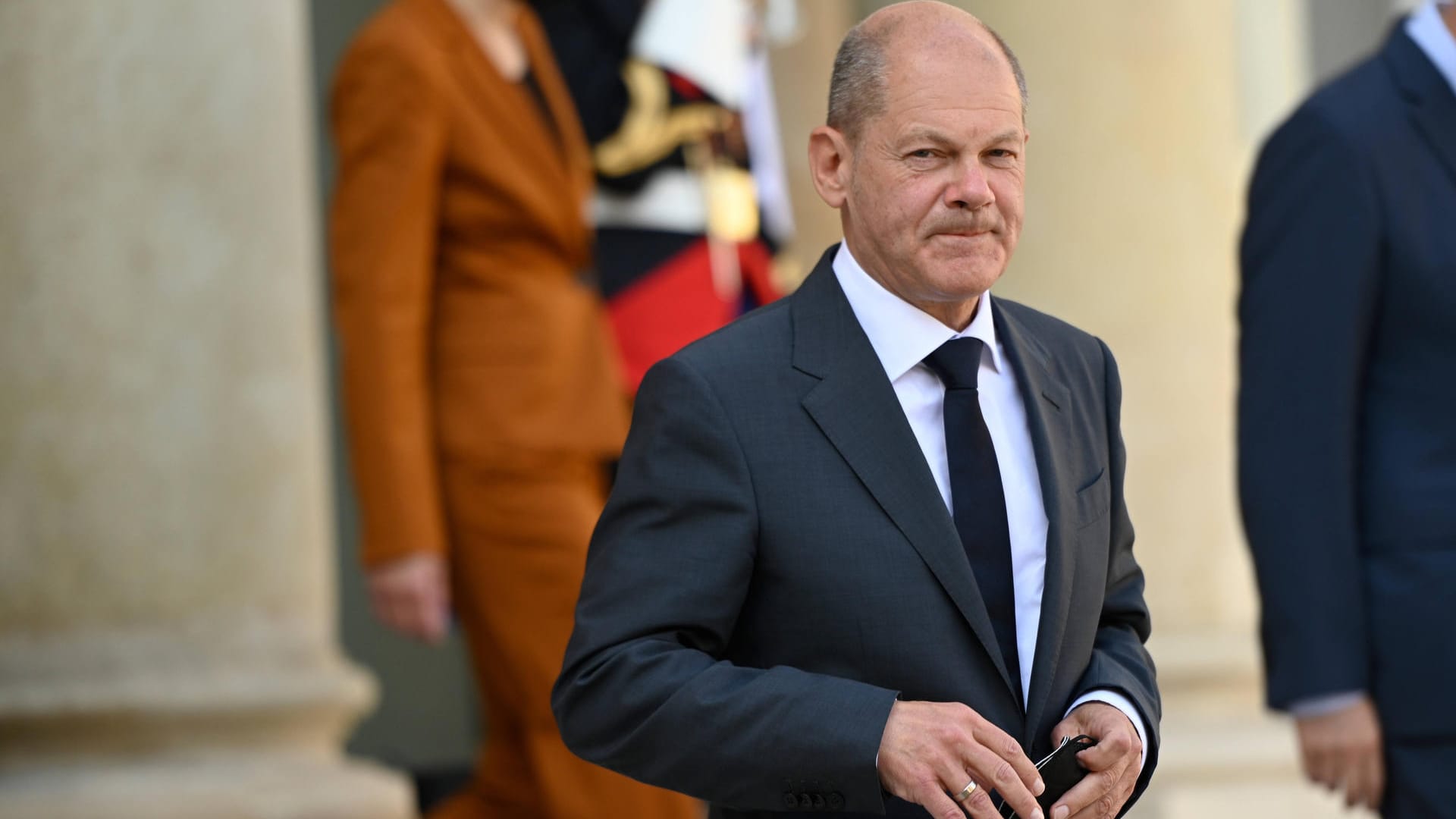 Olaf Scholz beim Besuch in Paris (Archivbild). Der Finanzminister und SPD-Kanzlerkandidat steht unter Druck.